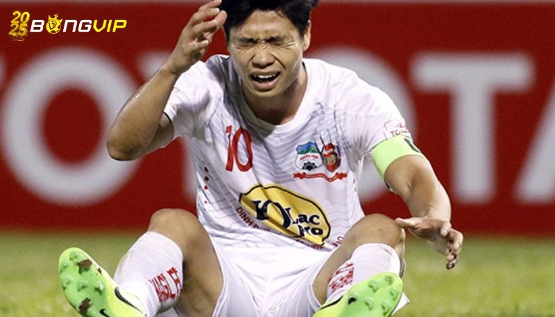 Công Phượng chấn thương Công Phượng chấn thương và phản ứng của người hâm mộ