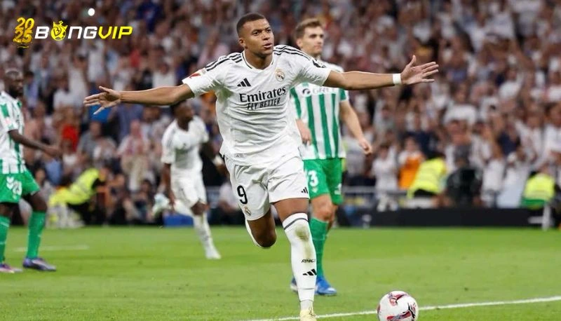 Mbappe đưa Real lên đỉnh bảng La Liga Mbappe đưa Real lên đỉnh bảng La Liga bằng cú đúp
