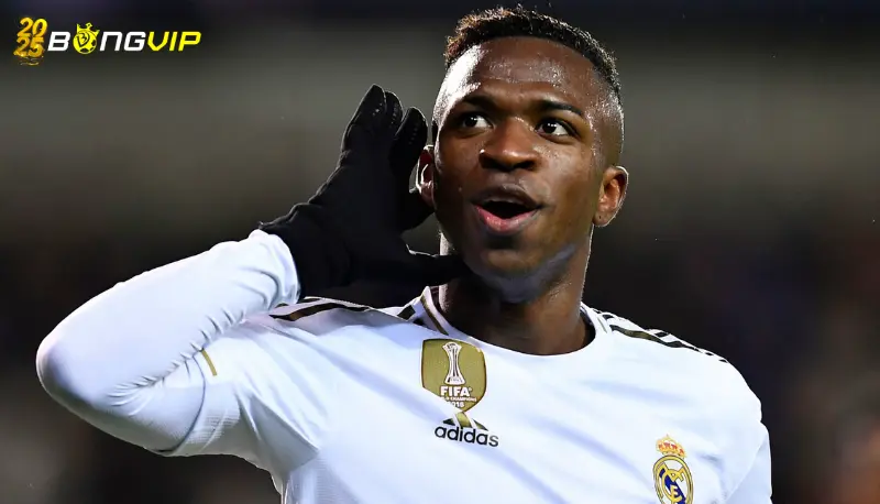 Vinicius móc mỉa CĐV Man City Phản ứng từ giới chuyên môn và người hâm mộ khi Vinicius móc mỉa CĐV Man City