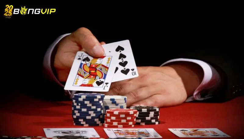 Chơi Game Bài Tiến Lên Miền Nam Miễn Phí Từ Cao Thủ Sử dụng chiến thuật "giữ hàng" và "phá hàng" linh hoạt
