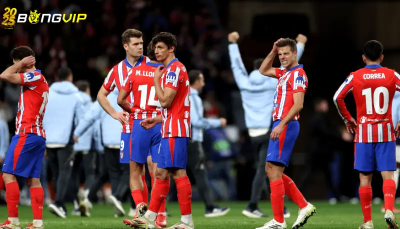 Cựu chủ tịch Atletico: 'Chúng tôi bị Real cướp chiến thắng' Phản ứng từ Real Madrid khi cựu chủ tịch Atletico: 'Chúng tôi bị Real cướp chiến thắng'