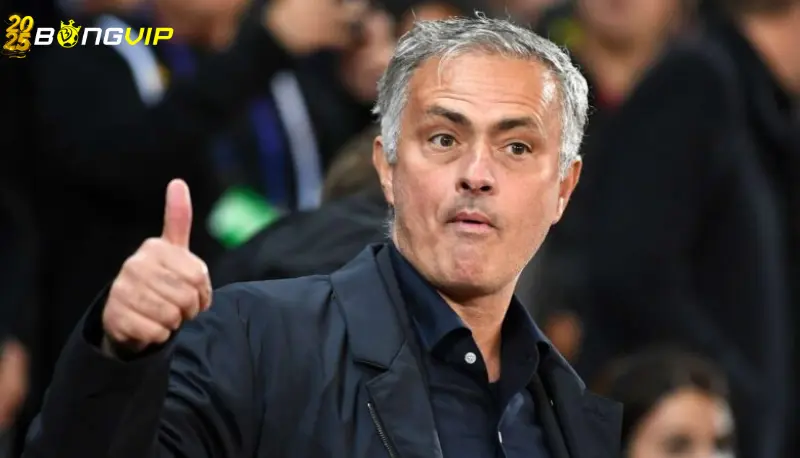 Mourinho 'ngủ gật' trước câu hỏi dài trong họp báo Liệu Mourinho 'ngủ gật' trước câu hỏi dài trong họp báo có phải sự thật?