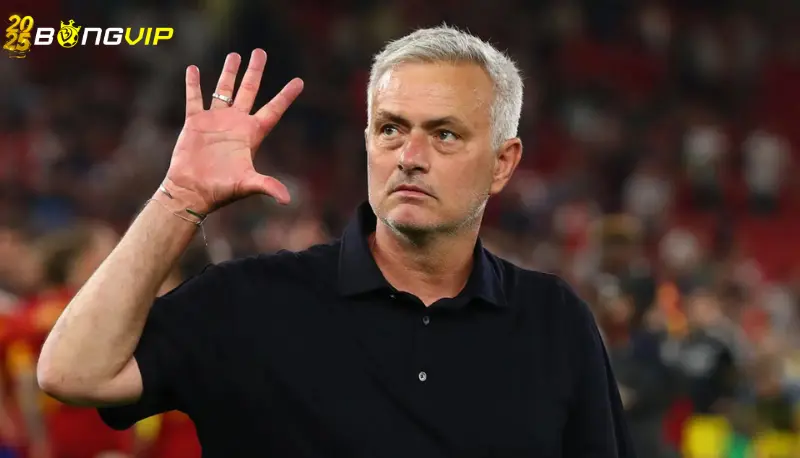 Mourinho 'ngủ gật' trước câu hỏi dài trong họp báo Khoảnh khắc hiếm hoi trong sự nghiệp - Mourinho 'ngủ gật' trước câu hỏi dài trong họp báo