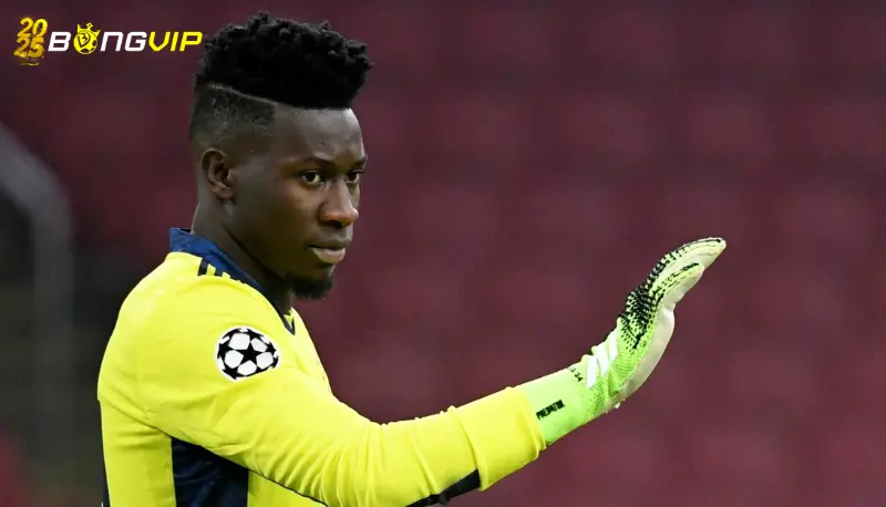 thủ môn Onana khiêu khích khán giả Lyon Câu chuyện về thủ môn Onana khiêu khích khán giả Lyon và sự cạnh tranh trong bóng đá