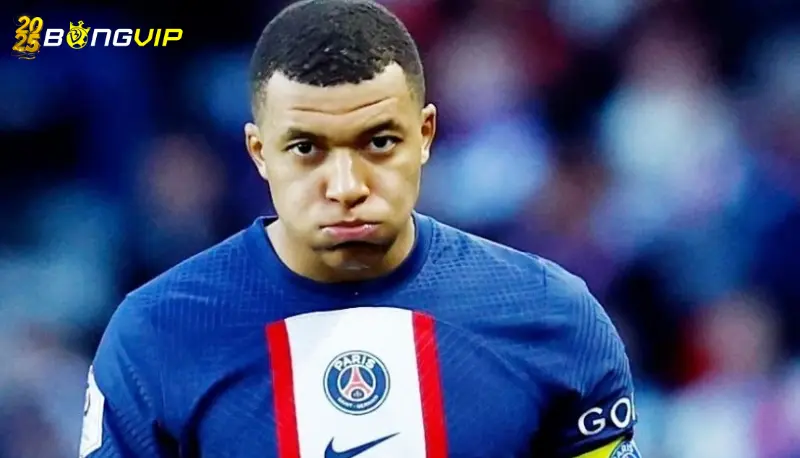 Trợ lý HLV Real: 'Nhiều lỗi nhỏ khiến Mbappe phản ứng, nhận thẻ đỏ' Chiếc thẻ đỏ đầu tiên - Trợ lý HLV Real: 'Nhiều lỗi nhỏ khiến Mbappe phản ứng, nhận thẻ đỏ'